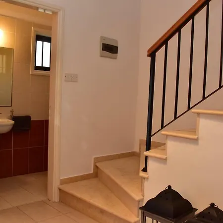 Limni Pool House * בורוקליני