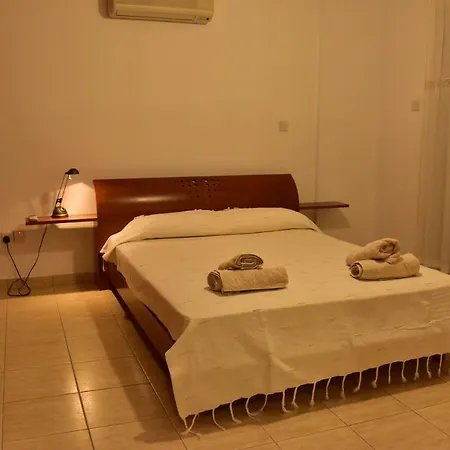 Limni Pool House בורוקליני